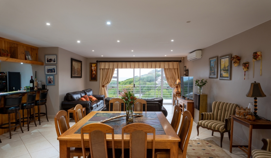 5 Bedroom Property for Sale in Paradise Beach Eastern Cape